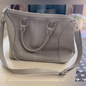 Snakeskin Embossed Vegan
Boutique Handbag Gray Shoulder Bag Neutral